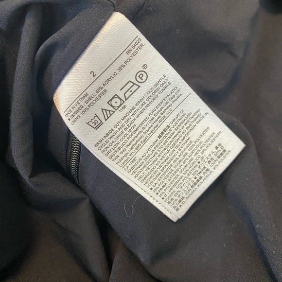 Banana Republic Pleated B&W Plaid Skirt - Picture 7 of 7